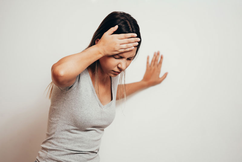 Đau đầu, chóng mặt buồn nôn chân tay bủn rủn là bệnh gì? Cách khắc phục