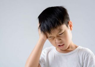 Đau đầu chóng mặt buồn nôn ở trẻ em: Cách xử lý tại nhà